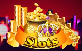 Live dealer conducting Tournament Mode play on rokokbet website with multiple players on leaderboard